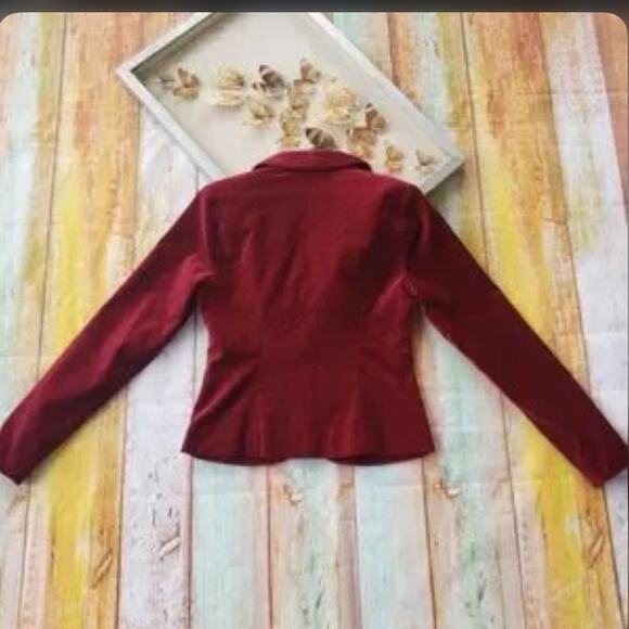 Blogger fav Modcloth Maroon Velvet Executive Blazer - Picture 3 of 10